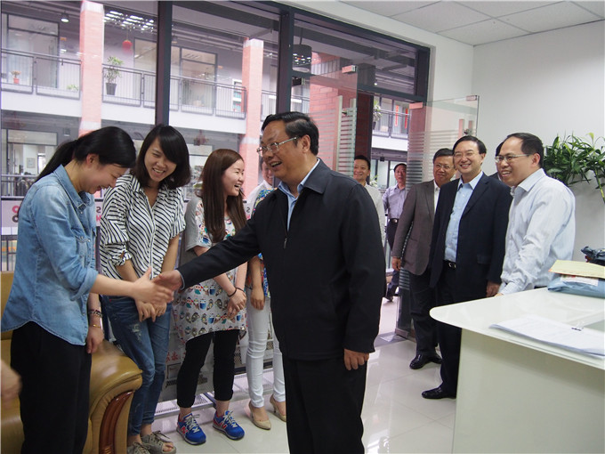 集團領(lǐng)導(dǎo)集體赴上海自貿(mào)區(qū)、上海期貨交易所調(diào)研