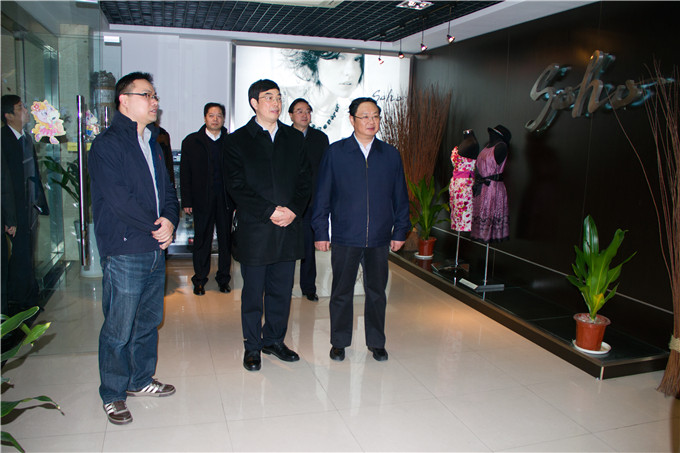 中國中絲集團公司總經理劉開勇一行到集團考察交流