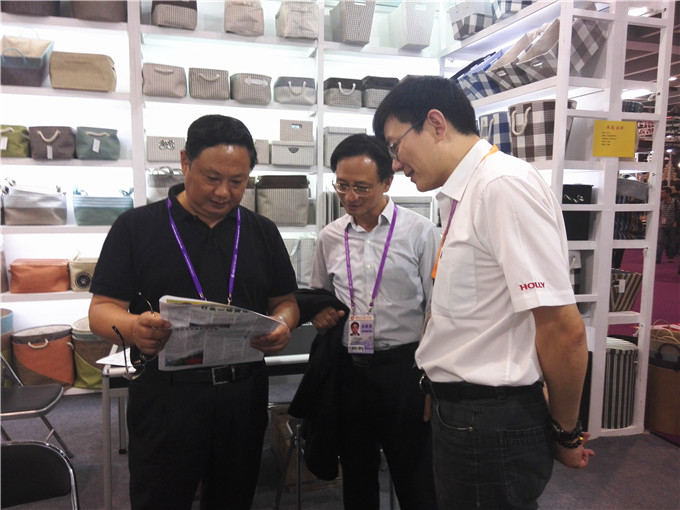 集團董事長王正喜視察廣交會展位