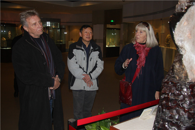 國(guó)際友人辛德?貝格后裔參觀愛濤藝術(shù)中心