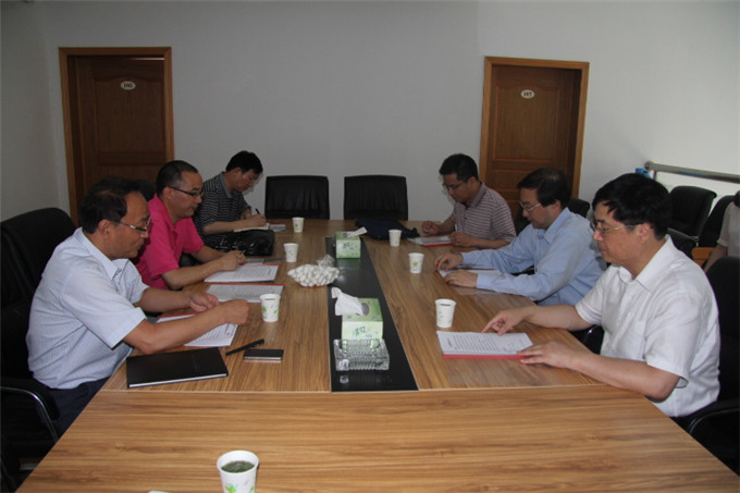 周勇到蘇豪蠶種公司等企業開展“三嚴三實”專題調研