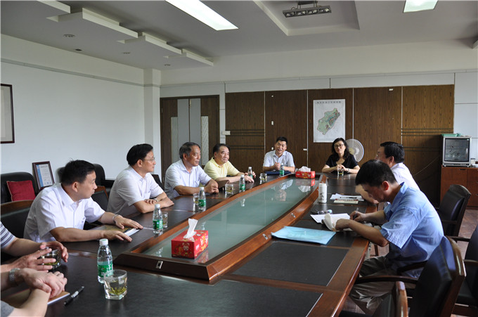 省部屬企事業(yè)工會(huì)趙克忠主任一行赴舒逸慰問(wèn)一線職工