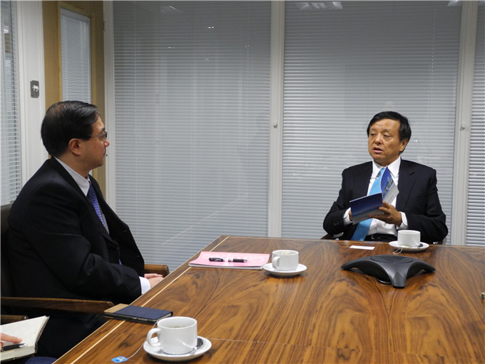 周勇與香港交易所集團(tuán)行政總裁李小加舉行會(huì)談