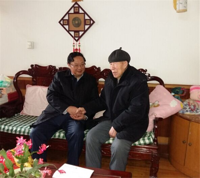 王正喜董事長、周勇總裁慰問老干部