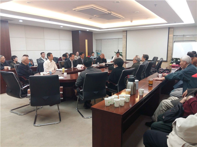 控股集團直屬黨委向老干部支部送學“兩學一做”