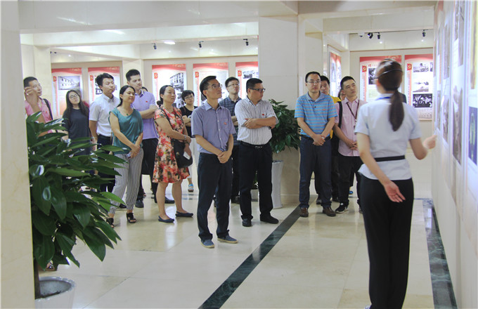 蘇豪股份組織部分黨員參觀梅園新村紀念館 聽實境黨課