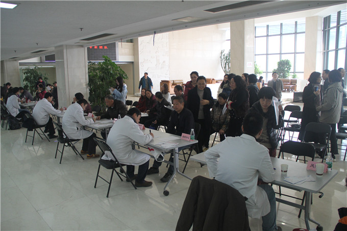 江蘇省中醫院專家團到蘇豪控股義診