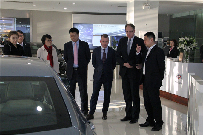 凱迪拉克全球總裁Johan De Nysschen一行視察天泓集團凱帝4S店