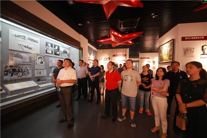 蘇豪建設集團赴茅山新四軍紀念館開展紅色教育基地參觀學習活動