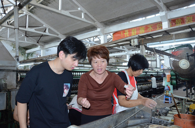 集團團委組織青年職工參觀富安繭絲綢公司、海安蘇豪制絲公司