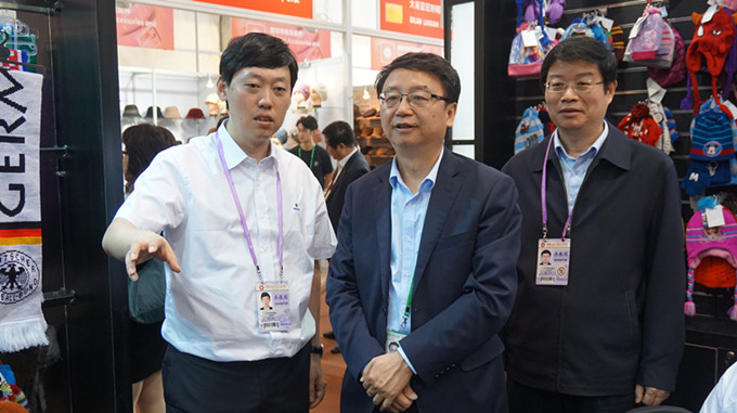 江蘇省國資委副主任李琨視察控股集團廣交會展位