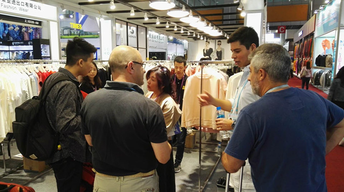 江蘇省國資委副主任李琨視察控股集團廣交會展位