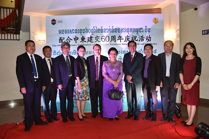 愛濤文化集團成功承辦“配合中柬建交60周年慶?；顒郁?018中國文創產品展示周”