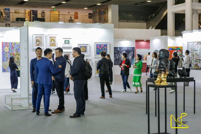 首屆南京揚子當代藝術博覽會昨日在寧開幕