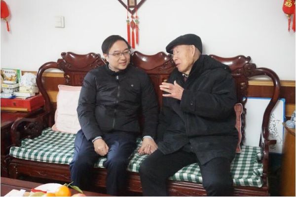 集團領導走訪慰問老同志老黨員及困難黨員和職工