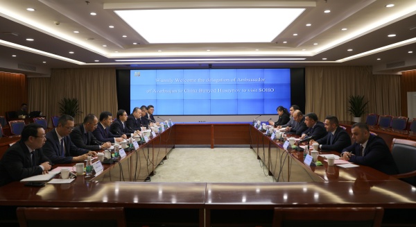 阿塞拜疆駐華大使布尼亞德·胡賽諾夫到訪蘇豪控股集團_副本.jpg